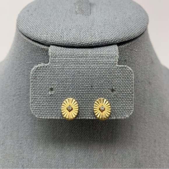 Avon Oval Gold Toned Sunburst Clip On Earrings With Rhinestone - Picture 2 of 7